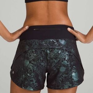 Lululemon Speed Up Mid-Rise Lined Short 4"
Logo Flourish Black Iridescent Foil